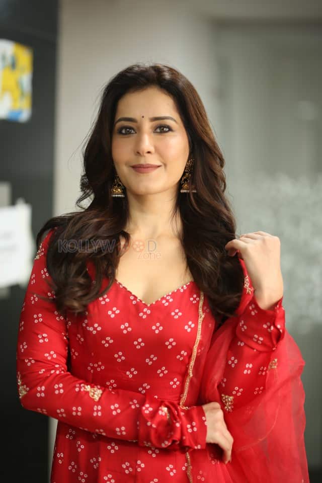 Actress Raashi Khanna at Telusu Kada Movie Interview Pictures 08