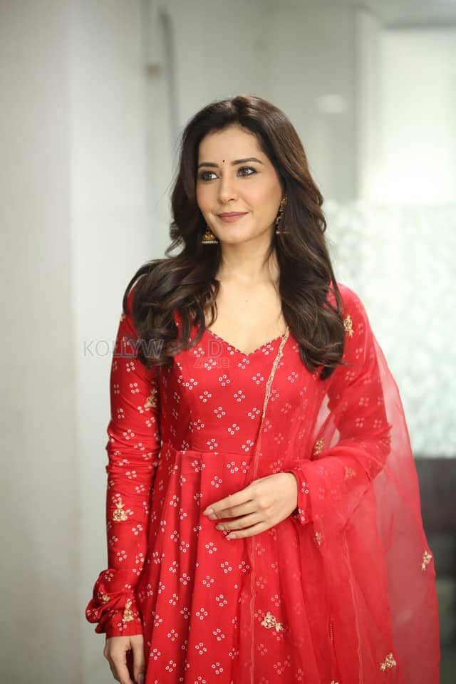 Actress Raashi Khanna at Telusu Kada Movie Interview Pictures 13