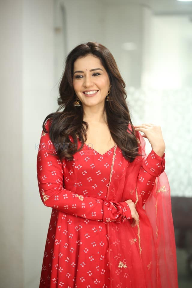 Actress Raashi Khanna at Telusu Kada Movie Interview Pictures 14