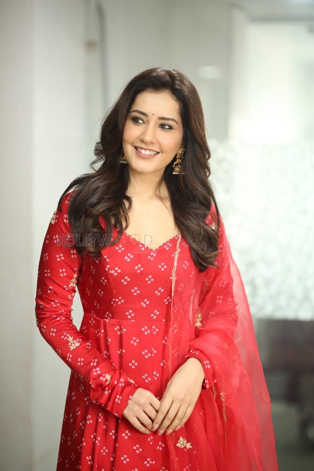 Actress Raashi Khanna at Telusu Kada Movie Interview Pictures 16