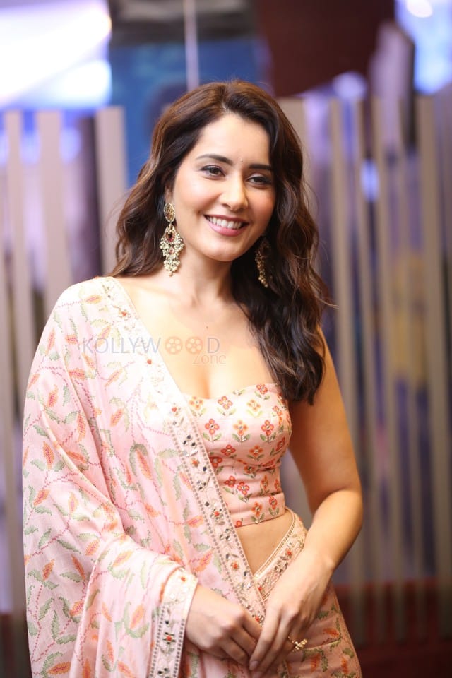 Actress Raashi Khanna at Telusu Kada Movie Trailer Launch Photos 19