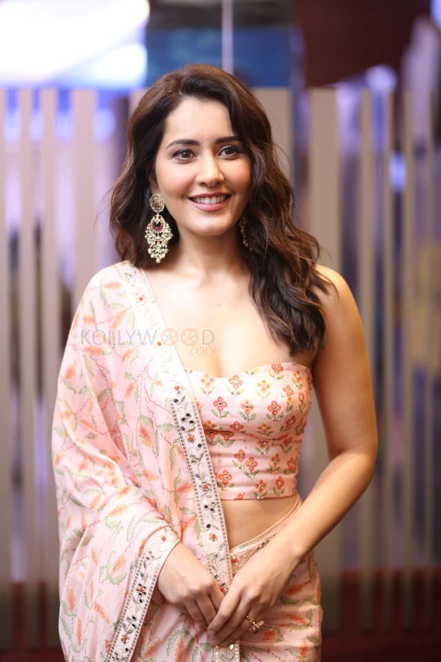 Actress Raashi Khanna at Telusu Kada Movie Trailer Launch Photos 21