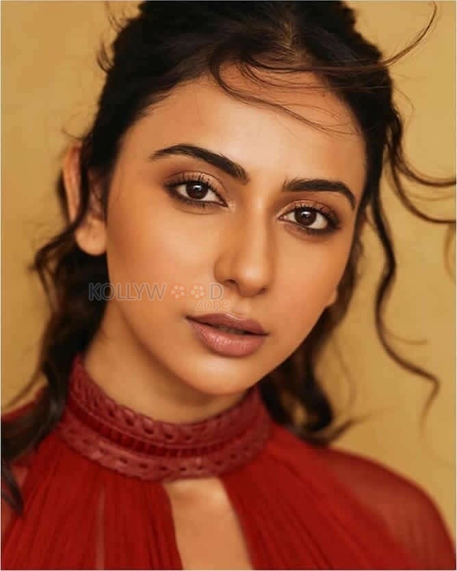 Actress Rakul Preet Singh Sexy Cleavage Topless Photos