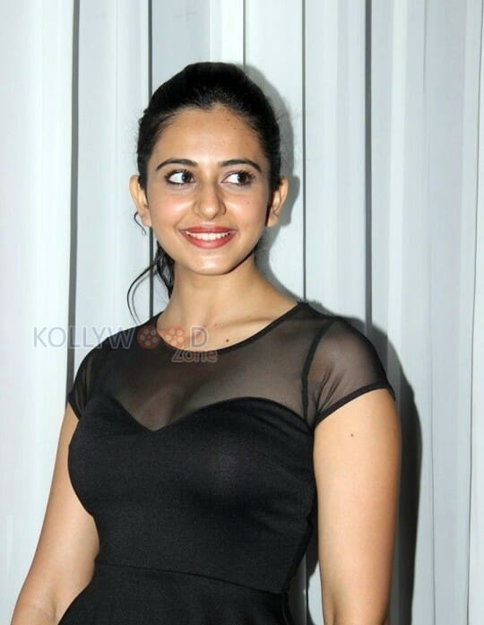 Actress Rakul Preet Singh Sexy Stills