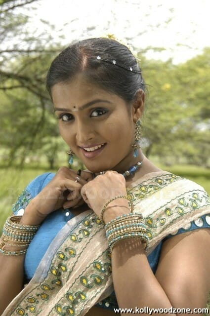 Actress Ramya Nambeesan Pictures