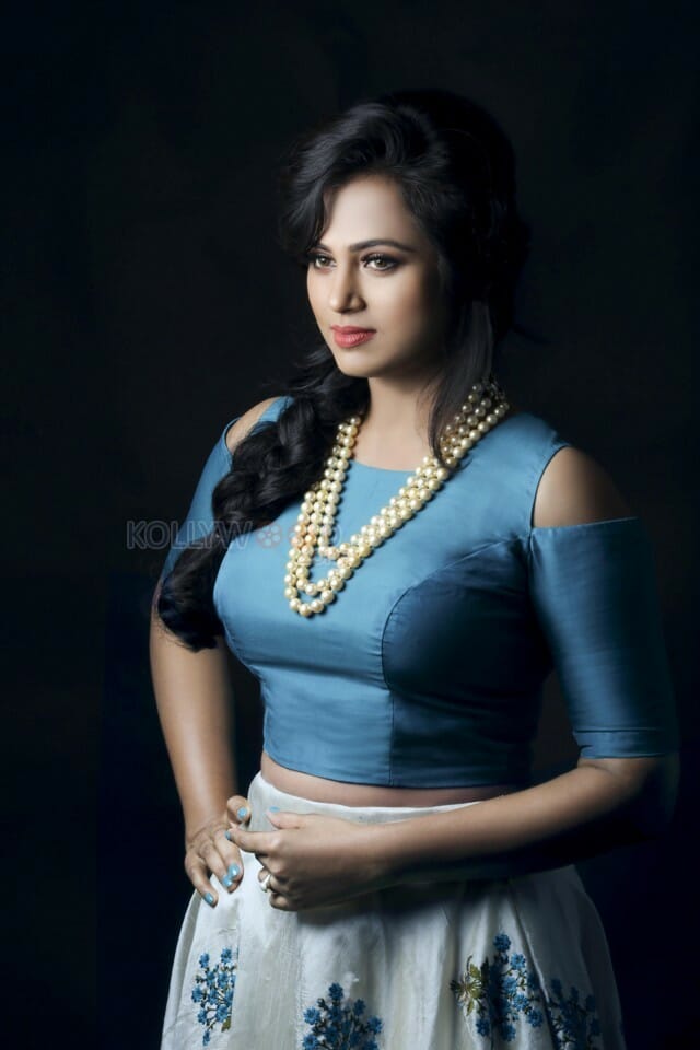 Actress Ramya Pandian New Photoshoot Pictures