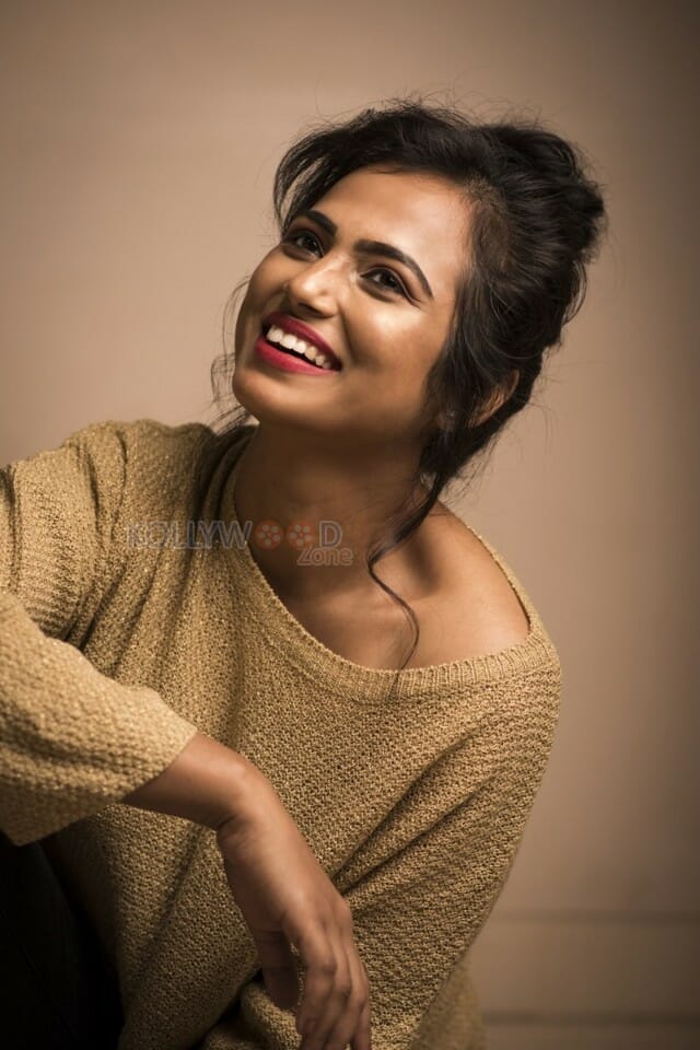 Actress Ramya Pandian Photo Shoot Stills