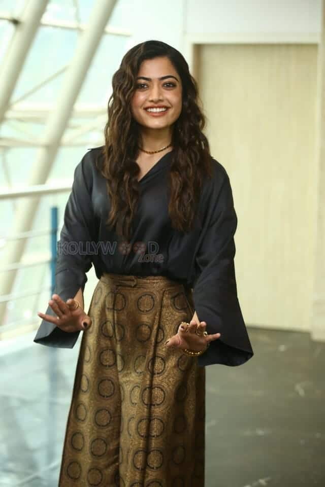 Actress Rashmika Mandanna at Sita Ramam Trailer Launch Event Pictures 02