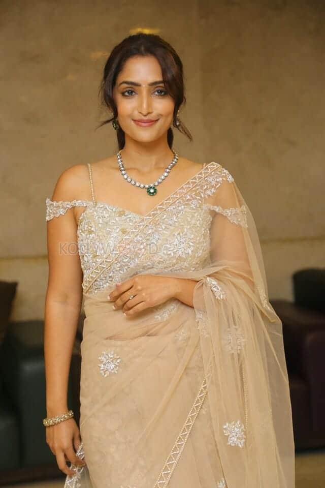 Actress Reba Monica John at Samajavaragamana Success Meet Photos 30