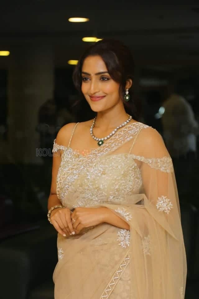 Actress Reba Monica John at Samajavaragamana Success Meet Photos 36