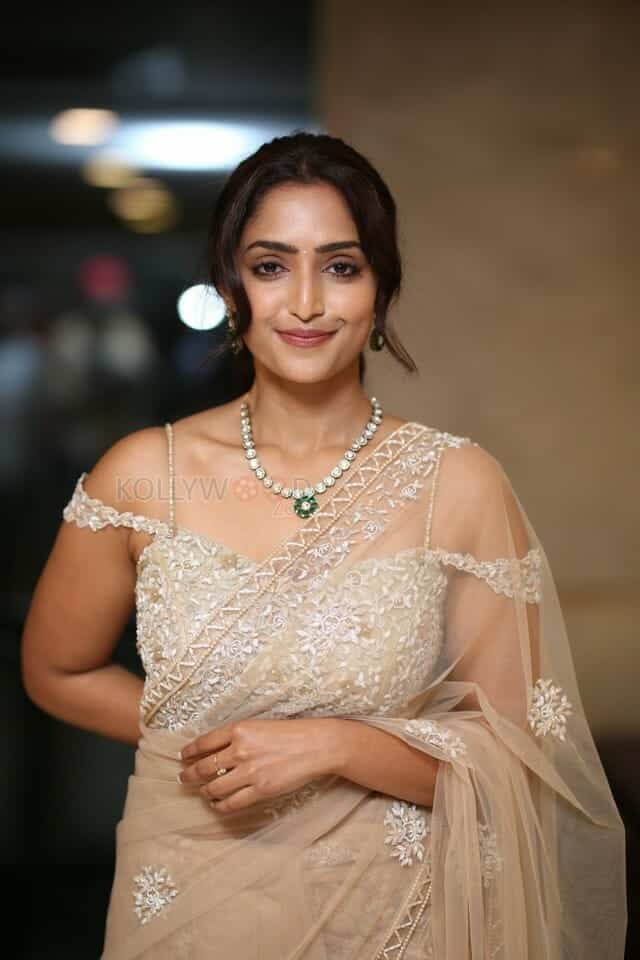 Actress Reba Monica John at Samajavaragamana Success Meet Photos 51