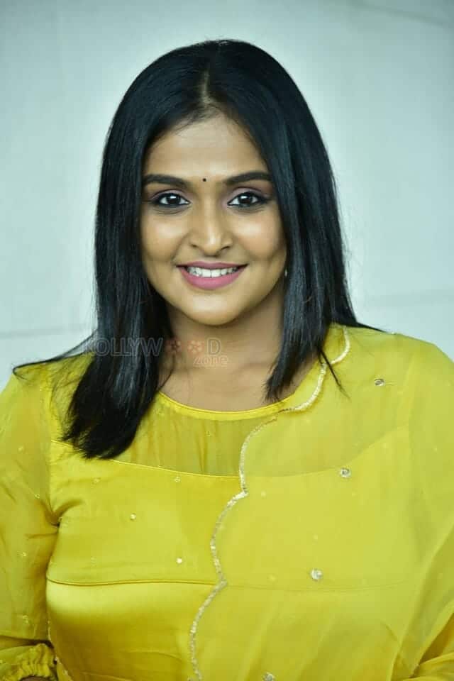 Actress Remya Nambeesan at Dayaa Movie Interview Photos 05