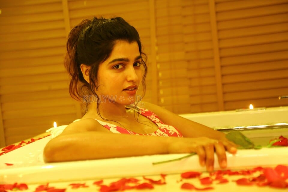 Actress Sai Dhanshika Photos