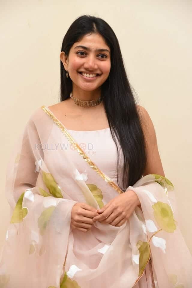 Actress Sai Pallavi at Shyam Singha Roy Pre Release Event Pictures 13