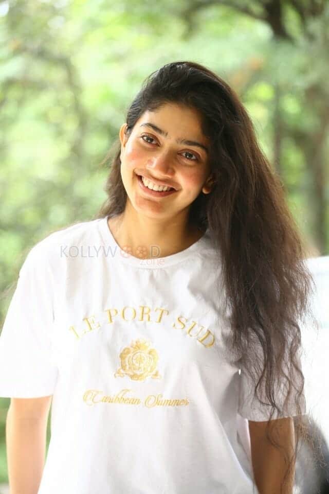 Actress Sai Pallavi at Virata Parvam Movie Interview Pictures 01