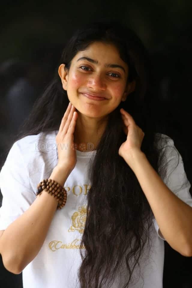 Actress Sai Pallavi at Virata Parvam Movie Interview Pictures 04