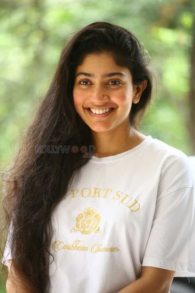 Actress Sai Pallavi at Virata Parvam Movie Interview Pictures 23