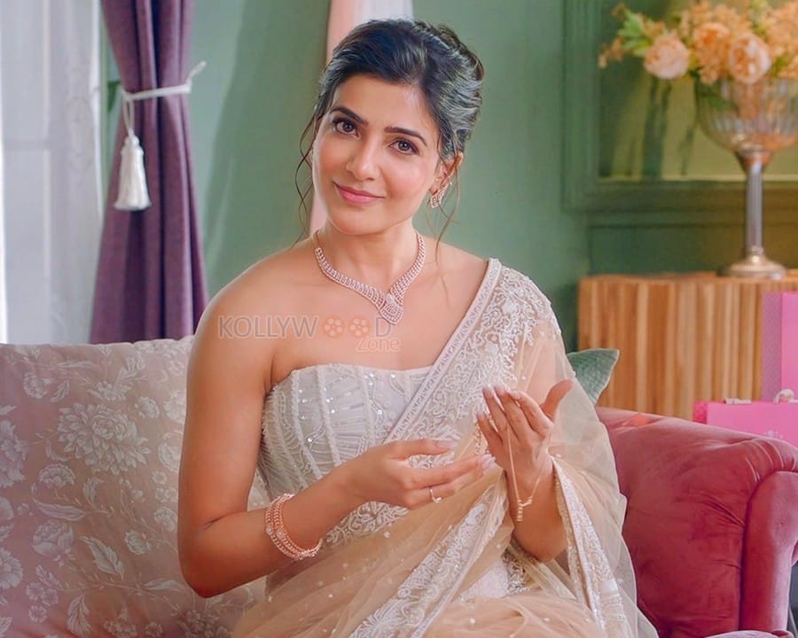 Actress Samantha Ruth Prabhu in a Corset Blouse and Transparent White Saree with a Diamond Necklace Photos 04