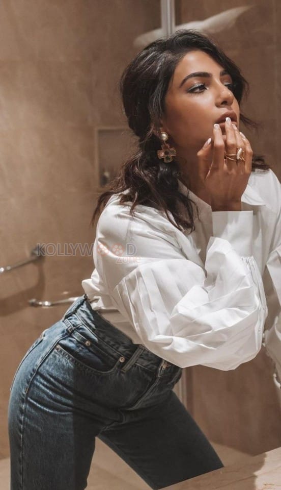 Actress Samantha Ruth Prabhu wearing a Front Button Full Sleeve Shirt in the Bathroom Pictures 02