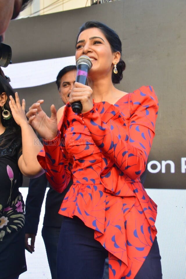 Actress Samantha Stills At Samsung SE Mobile Launch