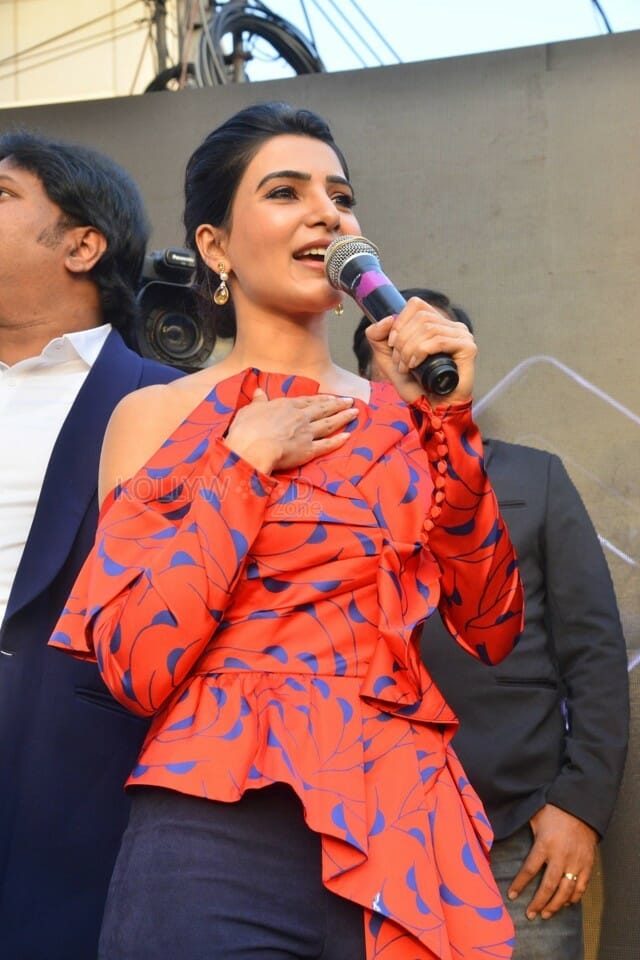 Actress Samantha Stills At Samsung SE Mobile Launch
