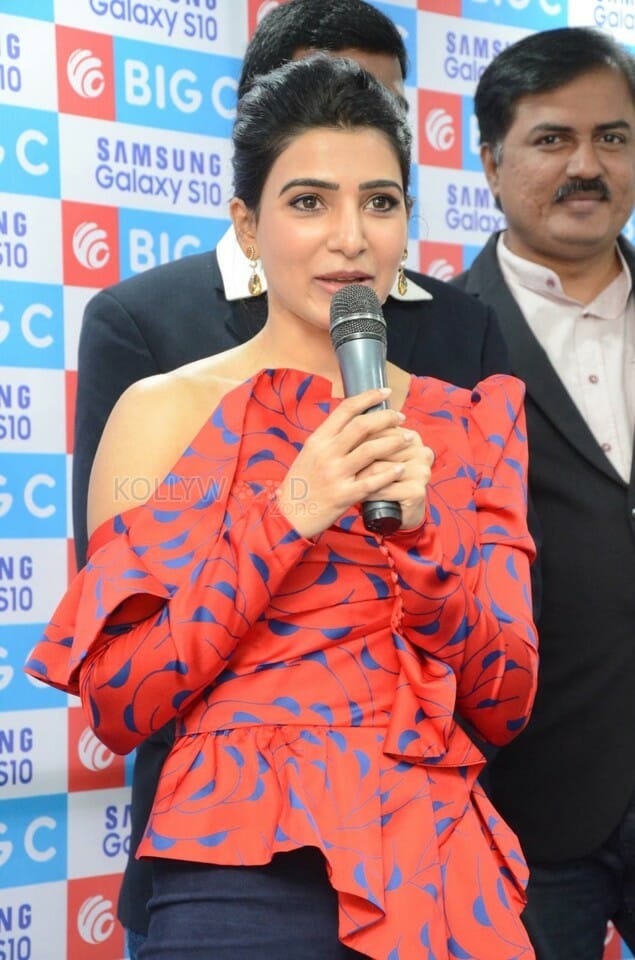 Actress Samantha Stills At Samsung SE Mobile Launch
