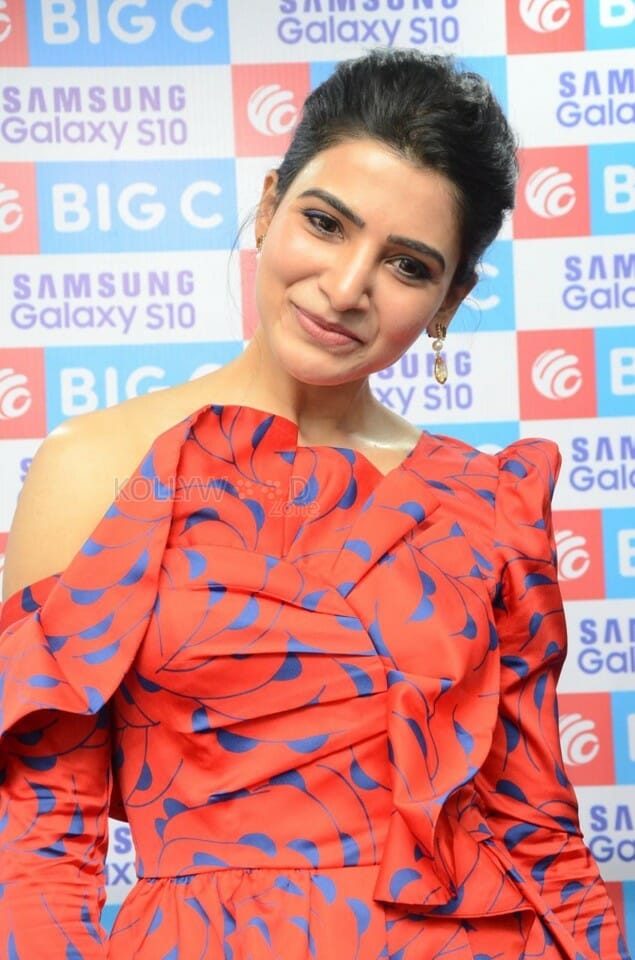 Actress Samantha Stills At Samsung SE Mobile Launch