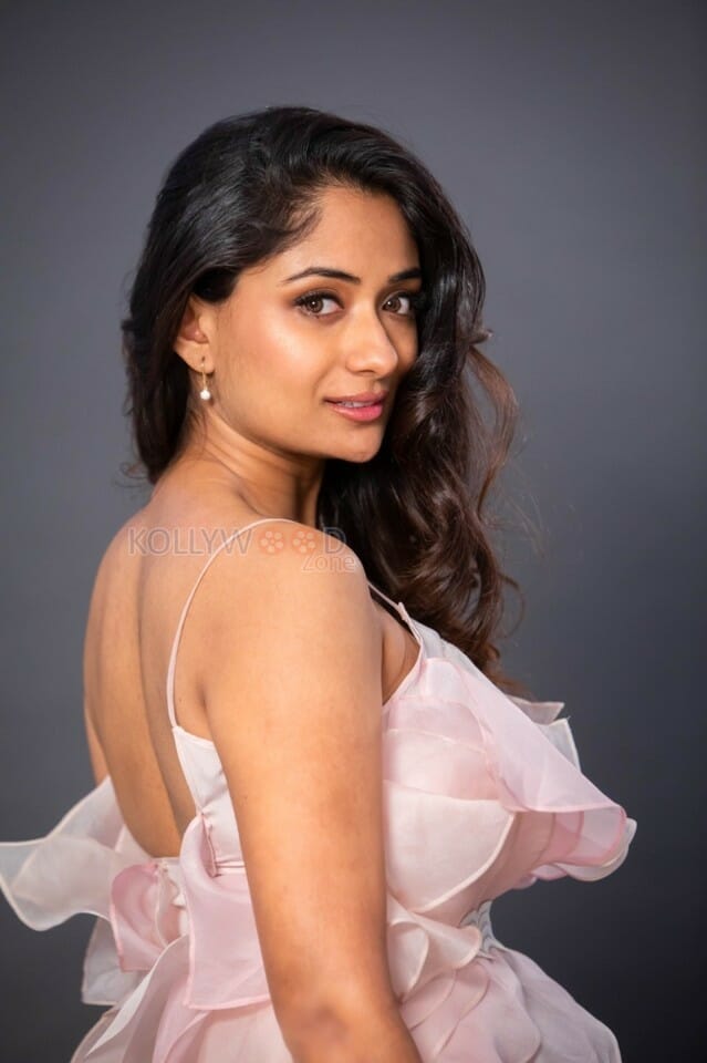 Actress Sandhya Raju Photoshoot Pictures