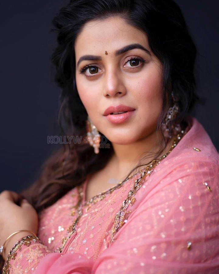 Actress Shamna Kasim New Photoshoot Stills 06