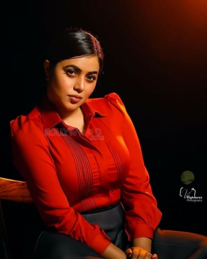 Actress Shamna Kasim Red Dress Pictures