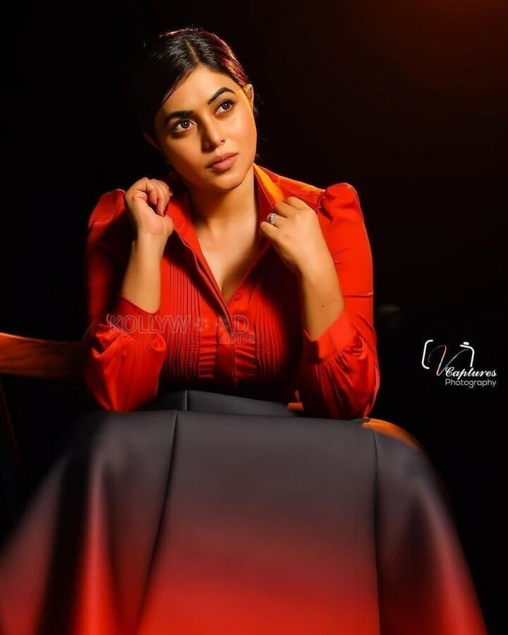Actress Shamna Kasim Red Dress Pictures