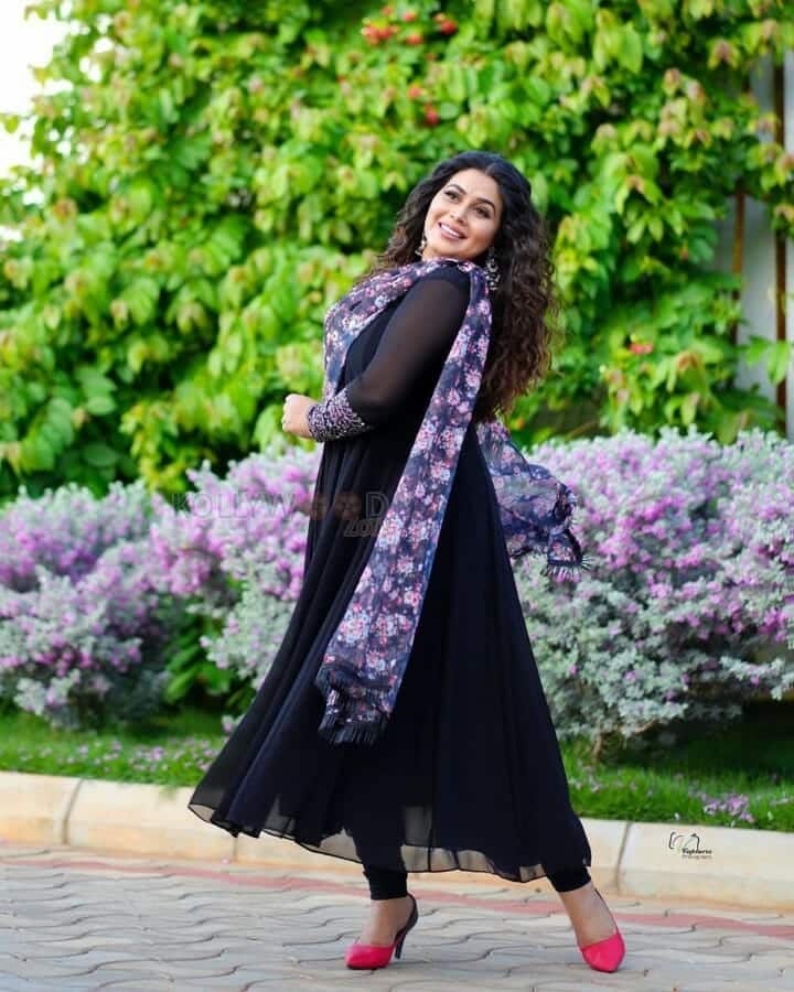Actress Shamna Kasim in Black Salwar Photoshoot Stills 03