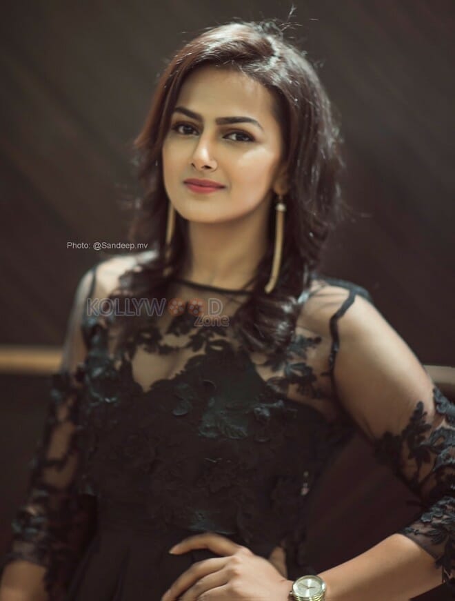 Actress Shraddha Srinath Photoshoot Pictures