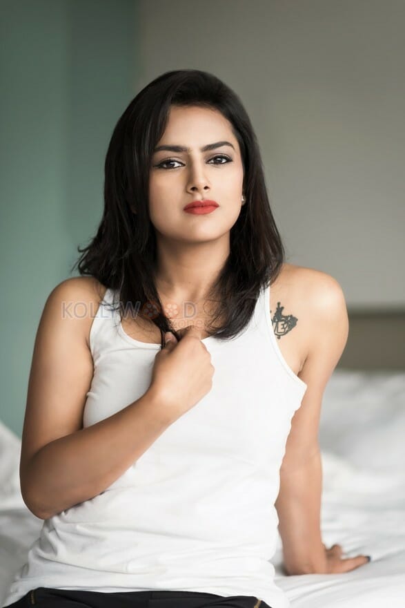 Actress Shraddha Srinath Photoshoot Pictures