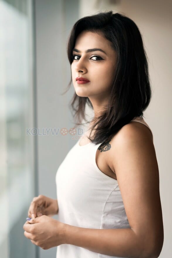 Actress Shraddha Srinath Photoshoot Pictures