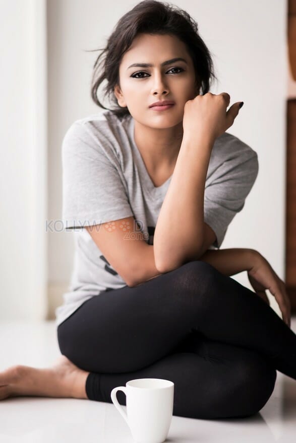 Actress Shraddha Srinath Photoshoot Pictures