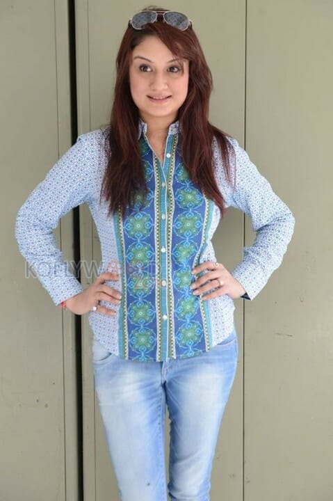 Actress Sonia Agarwal New Pictures