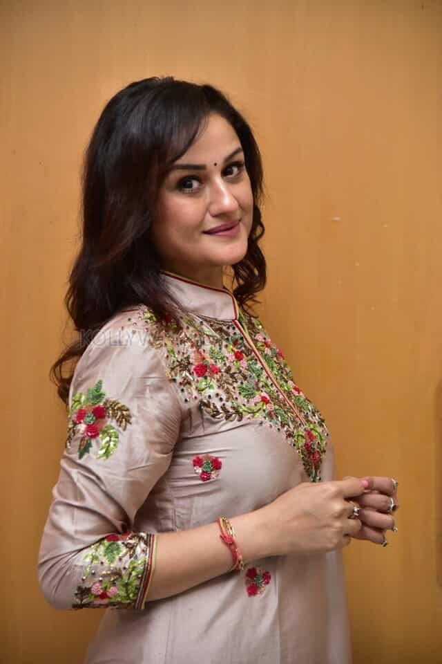 Actress Sonia Agarwal at 7G Rainbow Colony Re Release Press Meet Photos 11