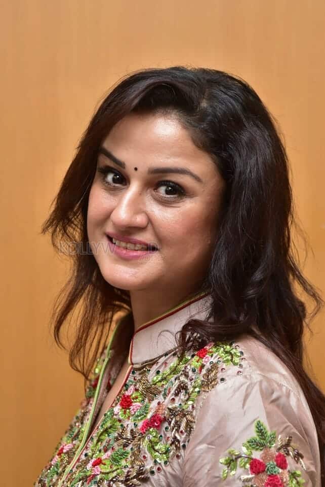 Actress Sonia Agarwal at 7G Rainbow Colony Re Release Press Meet Photos 14