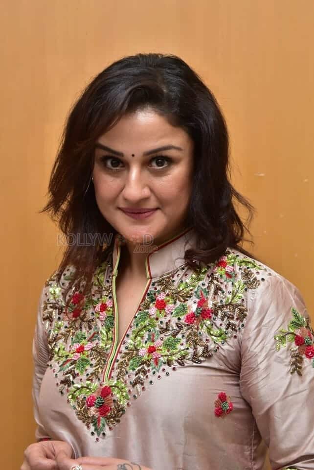 Actress Sonia Agarwal at 7G Rainbow Colony Re Release Press Meet Photos 15