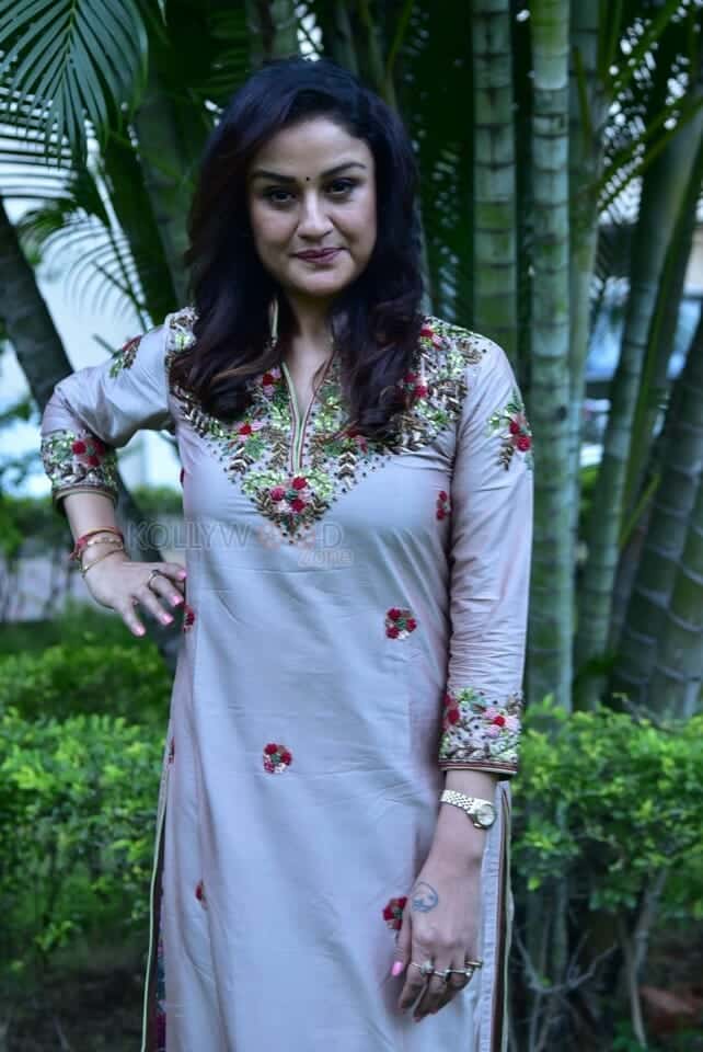 Actress Sonia Agarwal at 7G Rainbow Colony Re Release Press Meet Photos 29