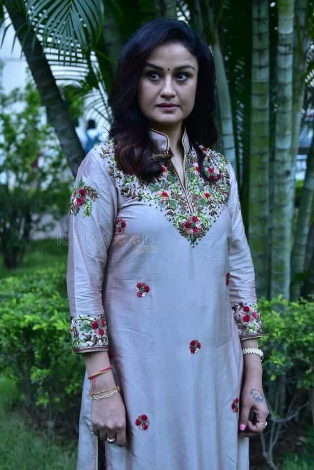 Actress Sonia Agarwal at 7G Rainbow Colony Re Release Press Meet Photos 33