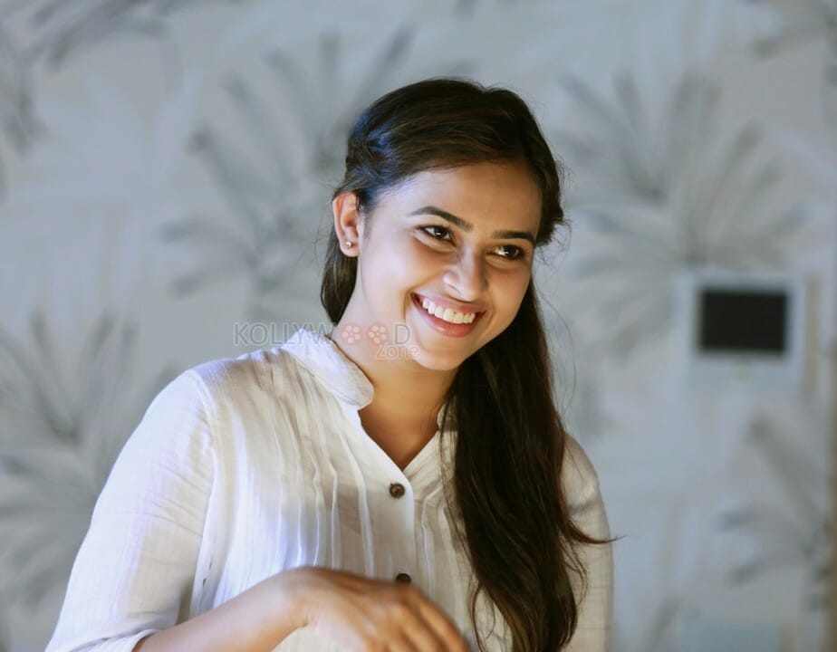 Actress Sri Divya New Pictures