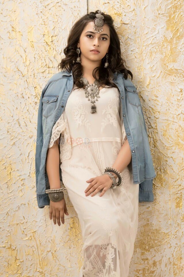 Actress Sri Divya New Pictures