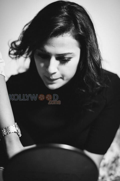 Actress Sshraddha Srinath Photos