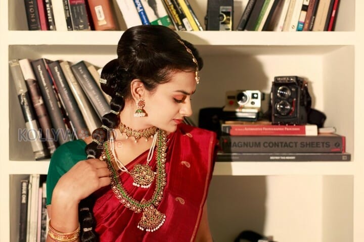 Actress Sshraddha Srinath Photos