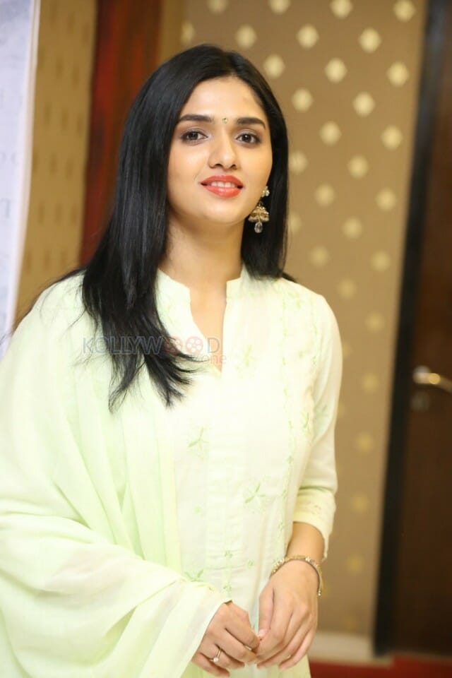 Actress Sunaina At Kaasi Pre release Event Photos