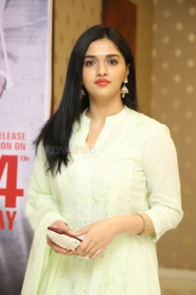 Actress Sunaina At Kaasi Pre release Event Photos