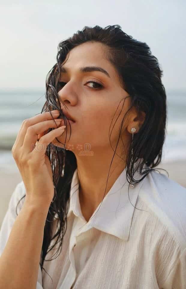 Actress Sunaina Beach Photoshoot Pictures 01