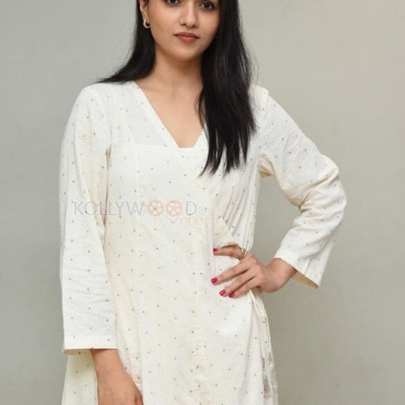 Actress Sunaina’s Next Project Is Titled ‘Regina’!